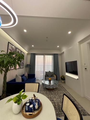 One-Bedroom Apartment with Balcony and Sea View image 10