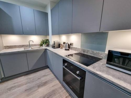 Stunning 4-bedroom Townhouse with Free Parking, Манчестер (фото 8)