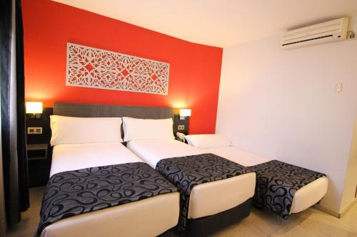 Hotel Venecia – Seville, KY