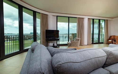 Phoenix on the Bay 1103 condo in Caswell