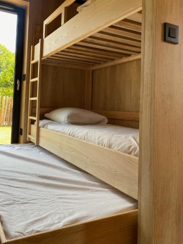 1 king bed, 3 twin beds