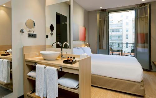 Hotel Ambit Barcelona near Plaza Catalunya