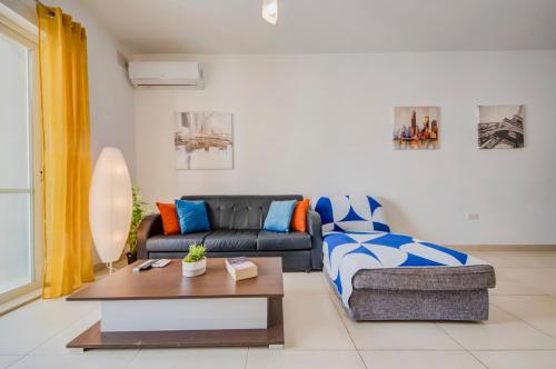 2 Bedroom Apartment with Balcony in St Julians, Paceville, Apt 5 By Vaganza 5