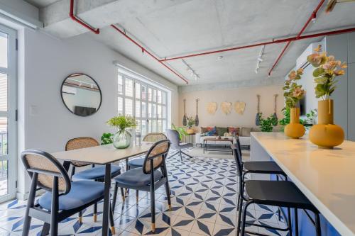 Two-Bedroom Deluxe Apartment with Balcony image 8