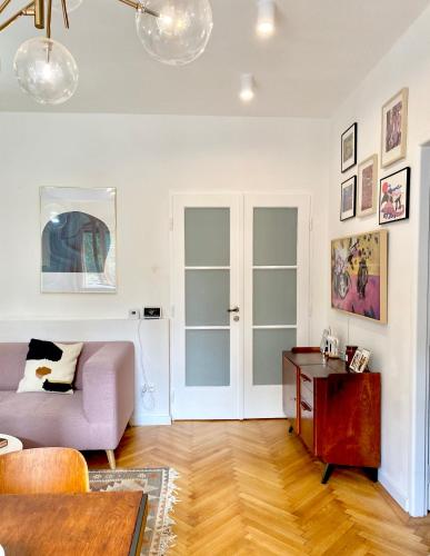 Fraňa by Ellements in old town with balcony, Bratislava (Foto 5)