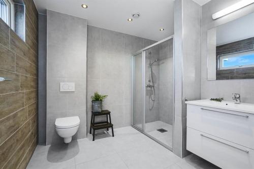 ห้องน้ำ, Apartment in Lillestrøm with free parking and great view, sleep 3 people in ลิลสตรอม