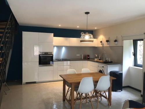 Kitchen, Sejour en pleine nature in Romeyer