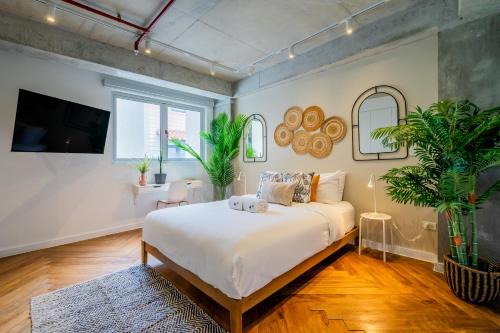 Two-Bedroom Deluxe Apartment with Balcony image 3