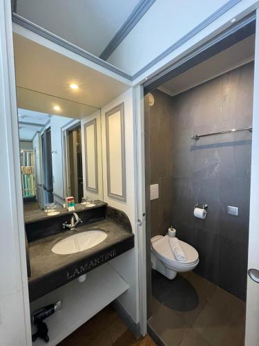 Double Room with Balcony image 7