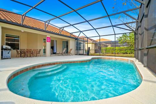4096 Oaktree Drive in Davenport, USA
