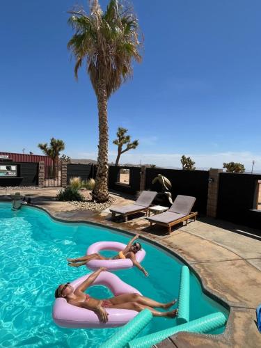 The Oasis Resort Pickleball, Pool, Gym, Hot Tub in Yucca Valley, USA