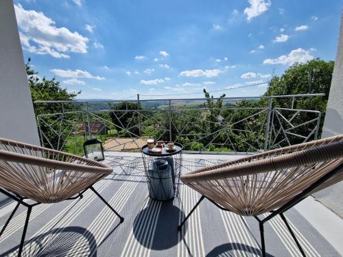 ระเบียง/ชานเรือน, Várta-Lak Panoráma Présház Vendégház (Varta-Lak Panorama Preshaz Vendeghaz) in ยาสด์