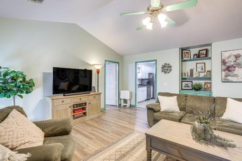 Fenced Yard Bike-Friendly Home in Bentonville! in Bentonville, USA