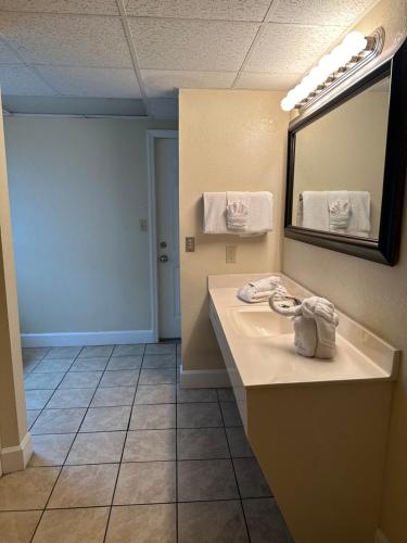 River Place Condos 609 1BD 2 Bath - image 10
