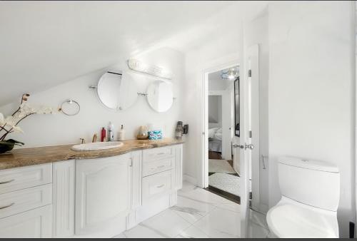 Fully furnished suite for up to 6 guests at ubc golf course in Vancouver, Canada