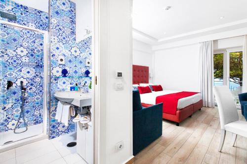 Deluxe Double or Twin Room image 4