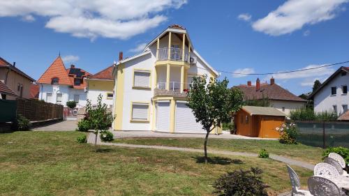 Зовнішній вигляд готелю, Villa Vanília (Villa Vanilia) in Кестхей