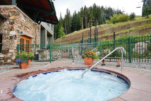 Zephyr Mountain Lodge 1606 - 2 Bedroom Ski In Ski Out Condo in Winter Park, USA