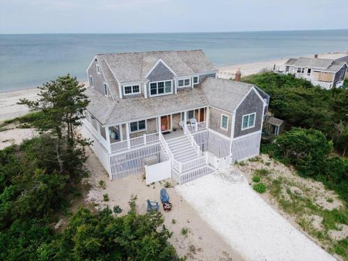 Oceanfront Beach House 4 Bdrms Available September 1st to 9th in East Sandwich, Vereinigte Staaten von Amerika