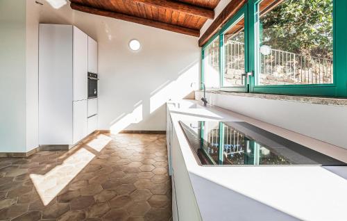 virtuve, 3 Bedroom Awesome Home In Perdifumo in Perdifumo