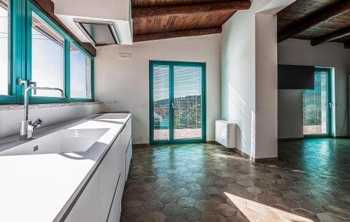 virtuve, 3 Bedroom Awesome Home In Perdifumo in Perdifumo