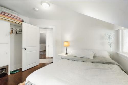 Fully furnished suite for up to 6 guests at ubc golf course in Vancouver, Canada