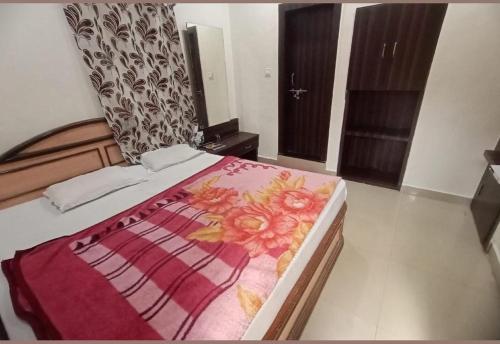 Hotel Paradise Stays photo 2