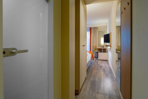 Queensize Double Room - 160 x 200 cm image 3