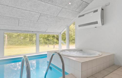 مسبح, Stunning Home In Nørre Nebel With Sauna in Norre Nebel