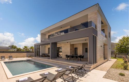 5 Bedroom Stunning Home In Nin - Location saisonnière - Nin