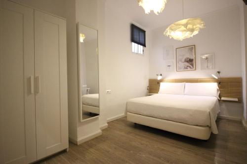Las Atarazanas - Design Hostal