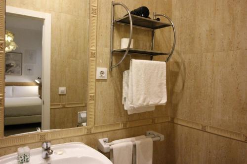 Las Atarazanas - Design Hostal