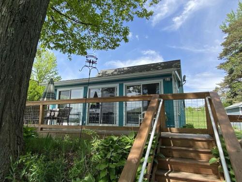 Windwood Shores a classic cottage on Waneta Lake in Hammondsport, USA