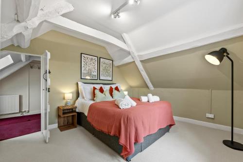 2-Bedroom Cotswolds Chic, Cosy & Tranquil Retreat, Norcote Loft, Sleeps 3, With Private Parking SUMMER SPECIAL OFFER! - by Blue Puffin Stays 2