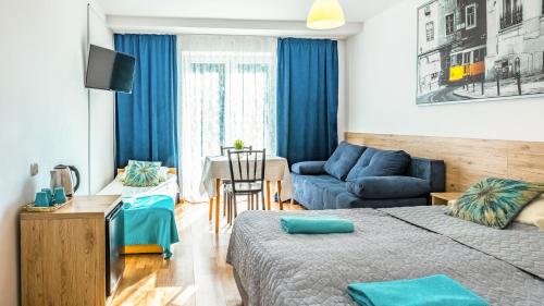 4 twin beds