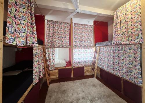 1 bunk bed