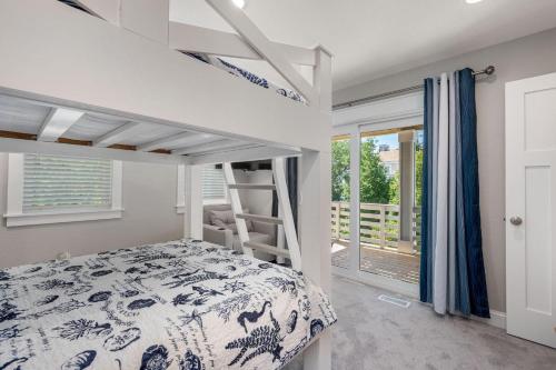 WE17 Benders Beach Bungalow - image 2
