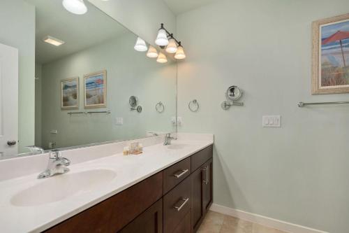 CB26 TJ's Beach Bungalow - image 5