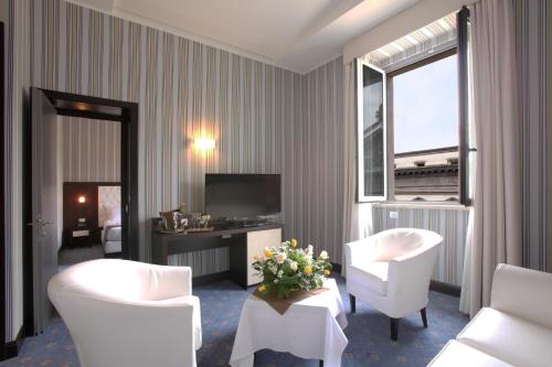 Hotel Naples - image 11