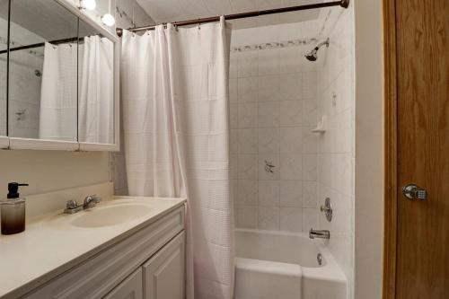 Getaway By David Rigney Real Estate Solutions in Des Plaines, USA