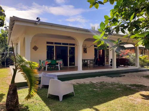 Exterior view, Fare ATAROA in Maupiti Island