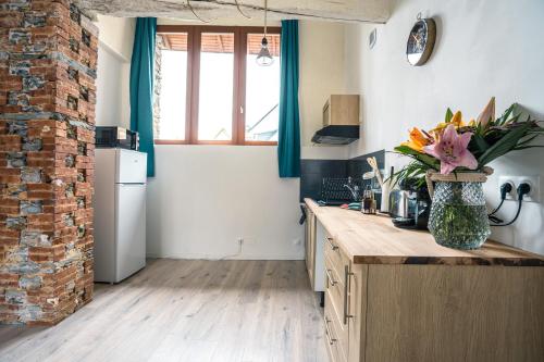 virtuve, Maison de ville envoutante, expérience unique ! (Maison de ville envoutante, experience unique !) in Nozay (Pays de la Loire)