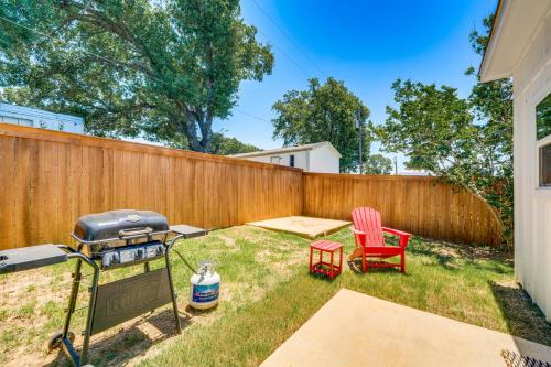 Cozy Two Peaks Home Near Lake Texoma State Park! in Mead, USA