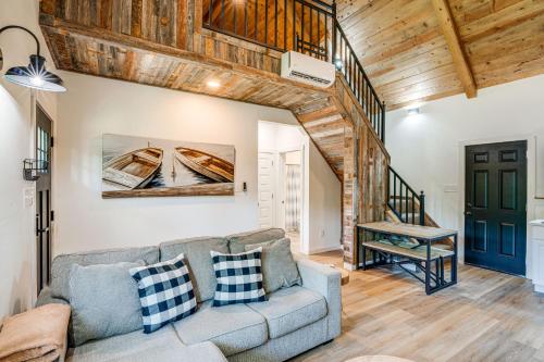 Cozy Two Peaks Home Near Lake Texoma State Park! in Mead, USA