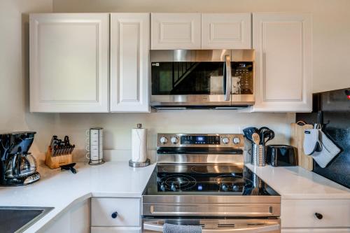 Cozy Two Peaks Home Near Lake Texoma State Park! in Mead, USA