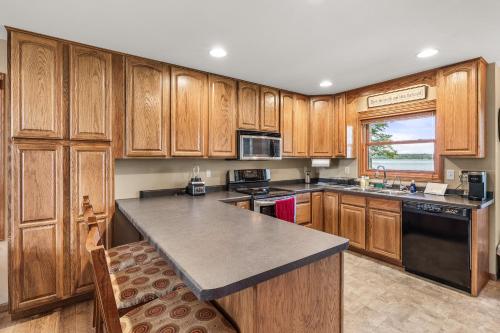 Cocina, Family-Friendly 5BR House by the Lake in Wautoma (WI)