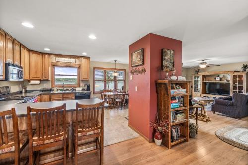Instalaciones, Family-Friendly 5BR House by the Lake in Wautoma (WI)