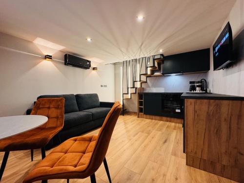 G15 City Centre Stylish Flat - image 13