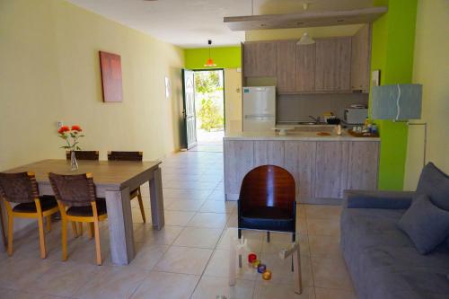 2 bedrooms, 4 beds