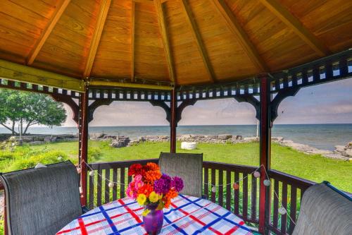 . Lakefront Views and Private Yard Three Mile Bay Gem